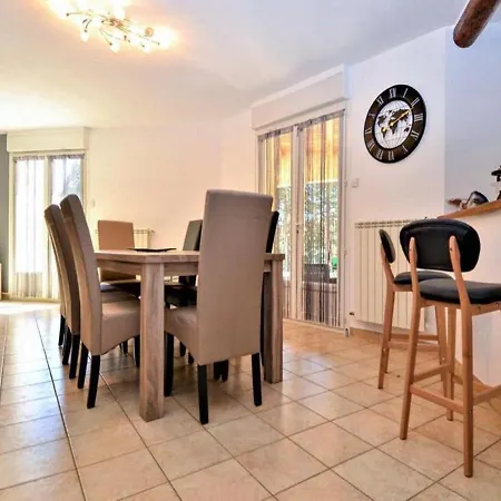 Villa In Occitania With Pool And Garden Vila Saint-Laurent-la-Vernède