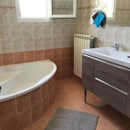 Villa In Occitania With Pool And Garden Vila *